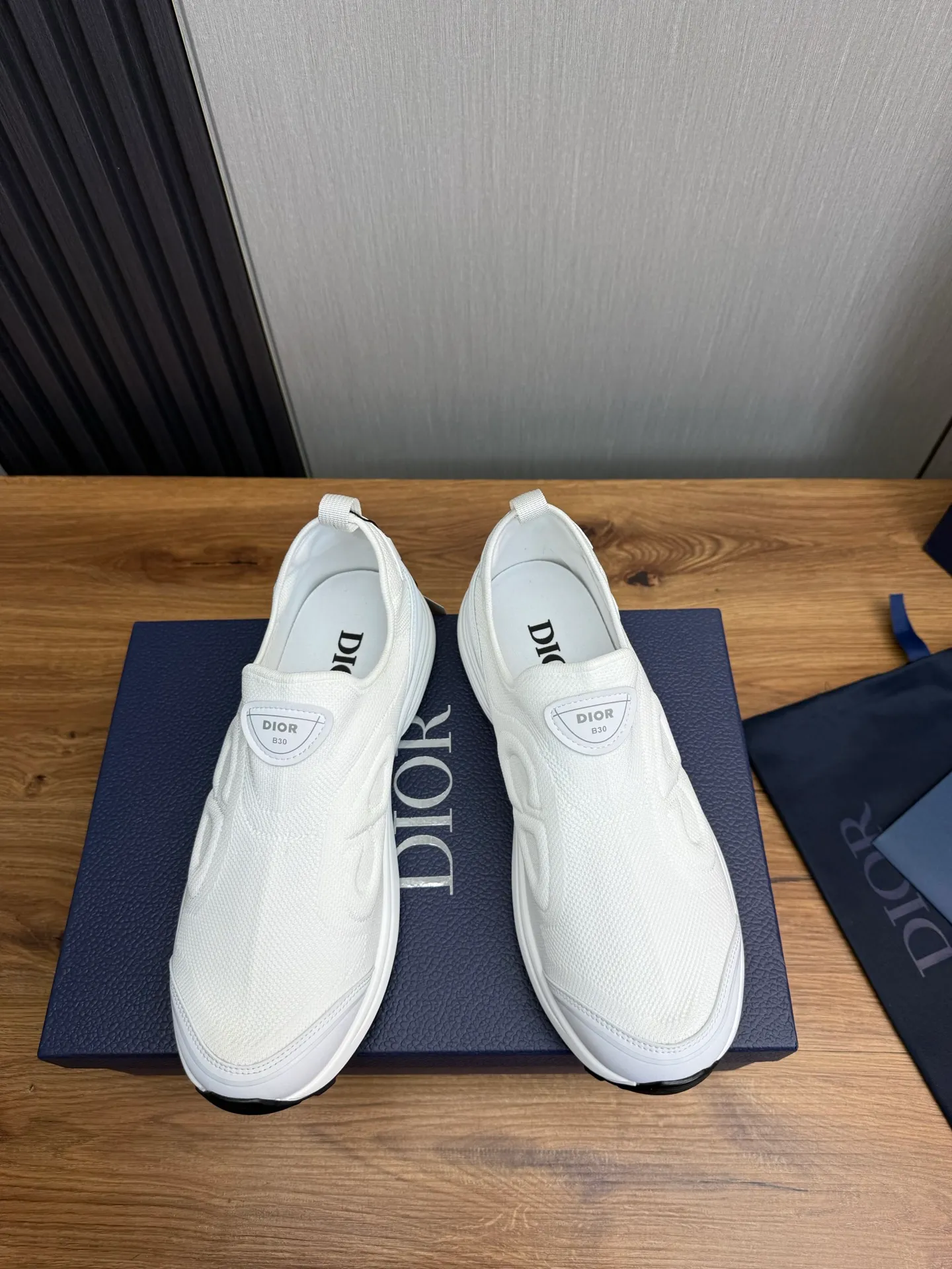 Men's shoes 💰580💰 Dior Dior B30 latest hot model shipped, original 1:1 manufacturing ▪️ Fabric: Original custom fly woven ▪️ Lining: Imported breathable mesh ▪️ Sole: Original molded non-slip outsole ▪️ Size: 38-45 (custom-made 45 non-returnable)